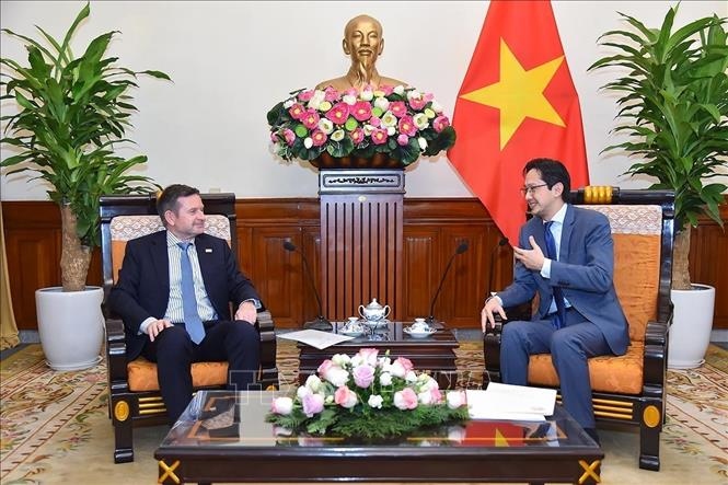 Vietnam, OIF beef up bilateral relations